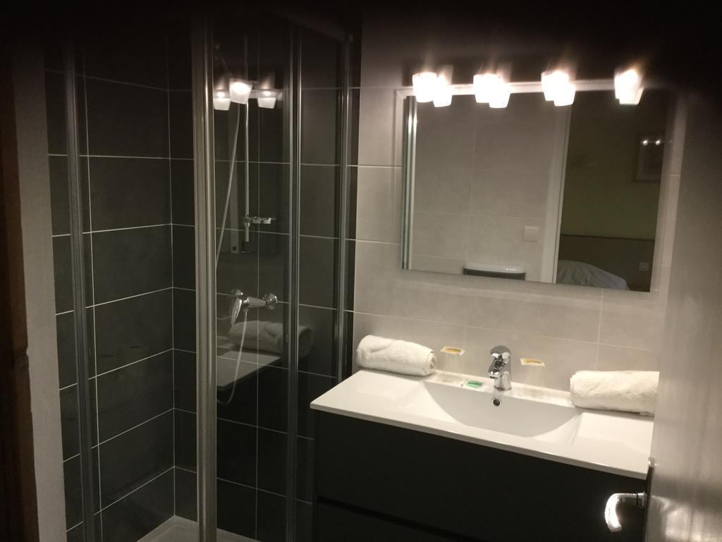 Hotel La Quebecoise Динан Екстериор снимка