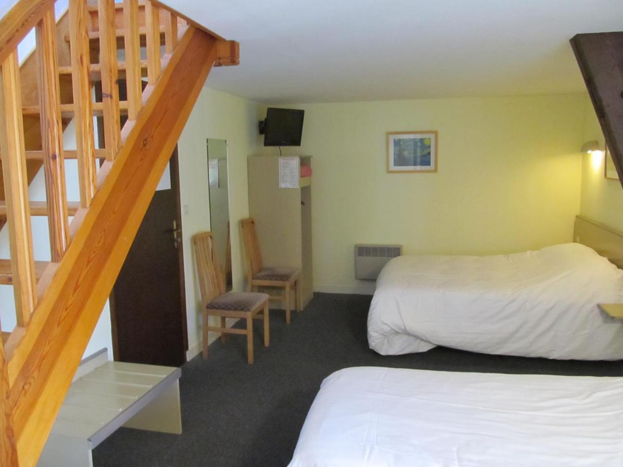 Hotel La Quebecoise Динан Екстериор снимка